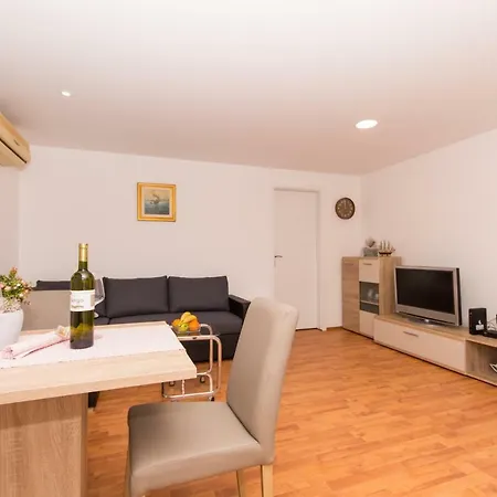 Apartament House Close To Aci Marina Split