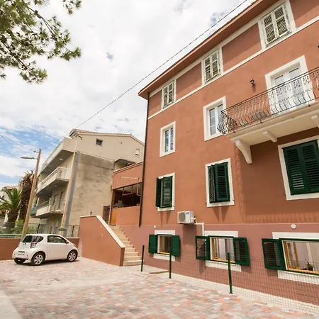 House Close To Aci Marina Apartament *