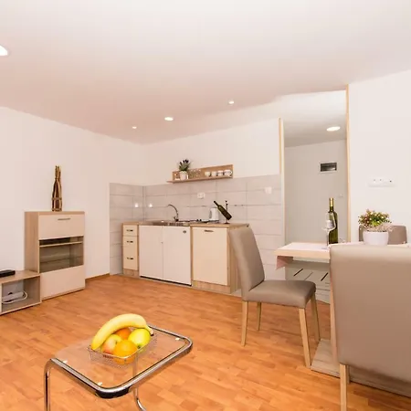 House Close To Aci Marina Apartament