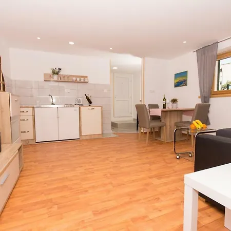 House Close To Aci Marina Apartament