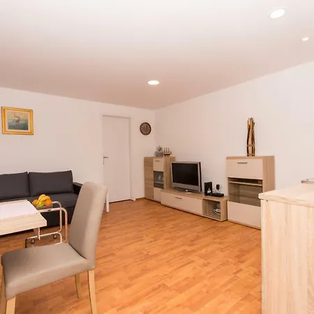 House Close To Aci Marina Apartament